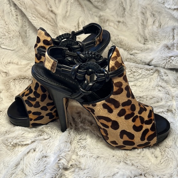 Calvin Klein heels size 6 dyed fur leopard print. Great condition! - Picture 2 of 4